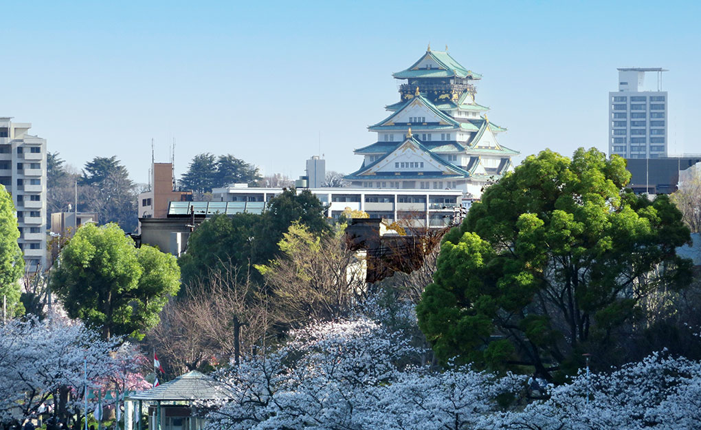 Osaka Castle seen from Sakuranomiya