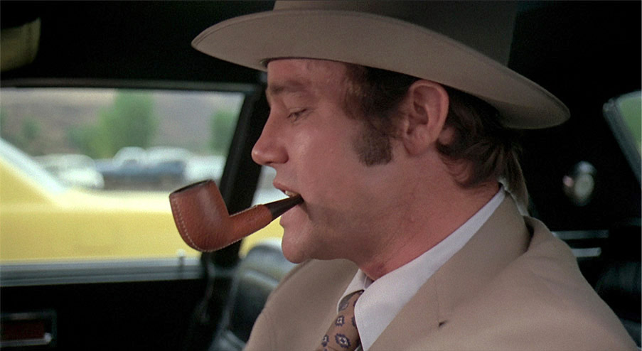 Joe Don Baker as Molly