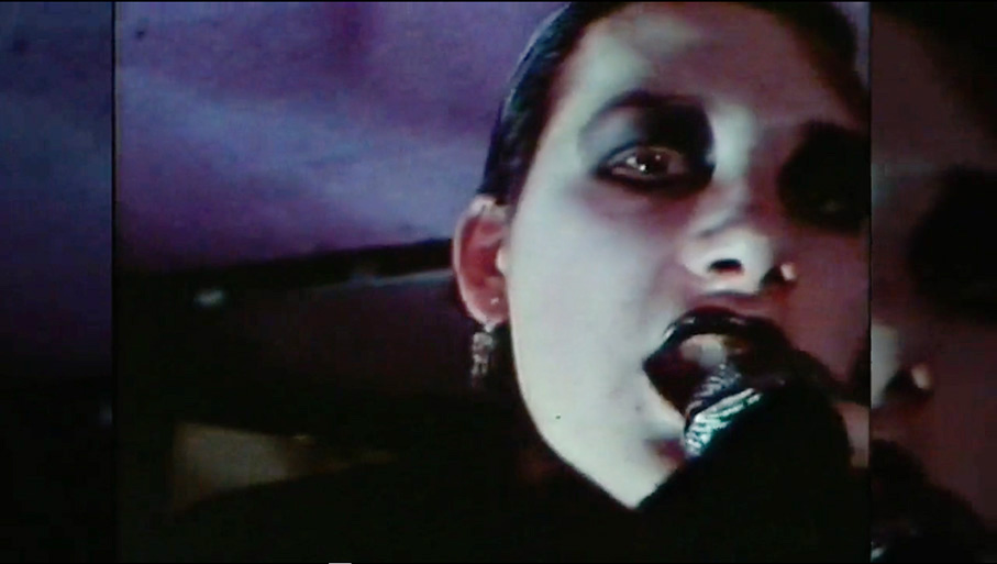 Dave Vanian sings