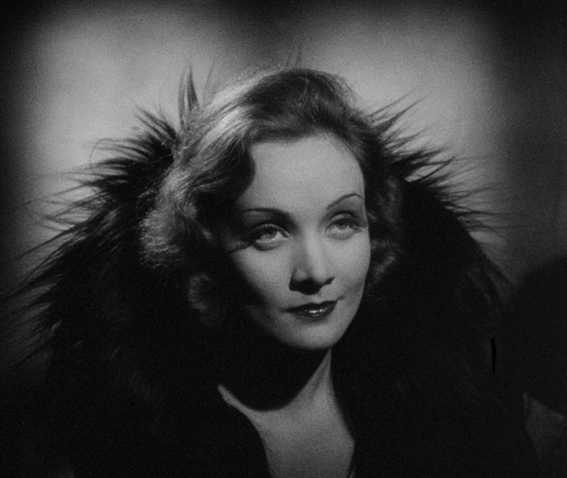 Marlene Dietrich in Dishonored