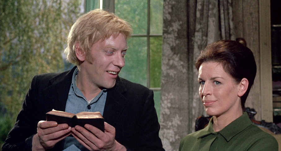 Joseph (Donald Sutherland) and Anna (Yootha Joyce)