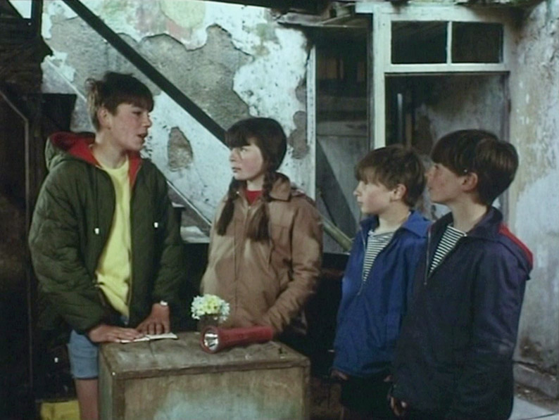 The kids make a plan in The Ghost of Monk's Island