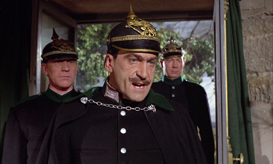 Inspector Kanoff (Patrick Troughton)