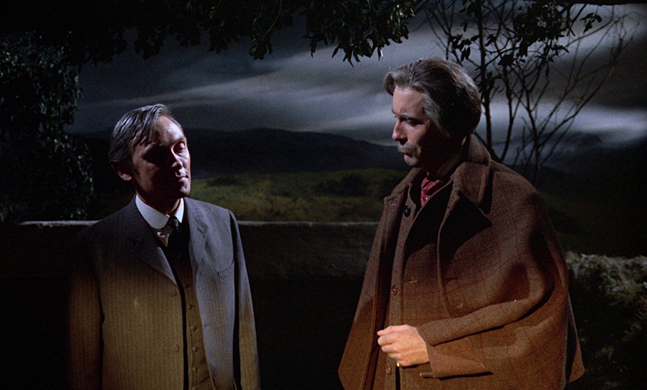 Paul (Richard Pasco) and Professor Karl Meister (Christopher Lee) 