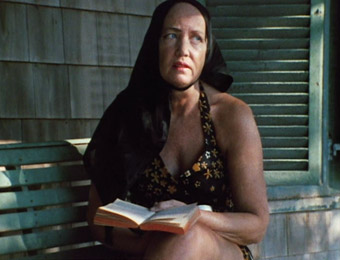 Grey Gardens Dvd Review Cine Outsider