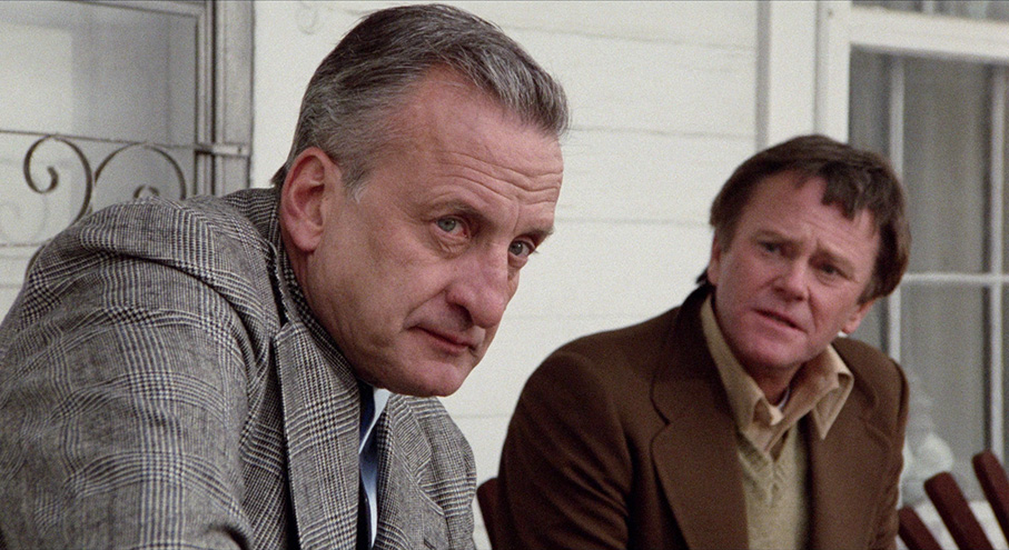 Jake (George C. Scott) and Wes (Dick Sergent)