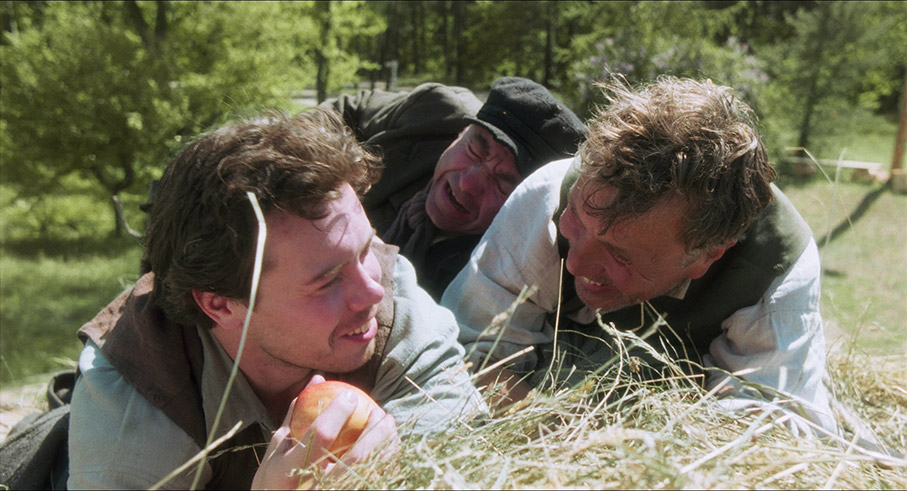 Zishe is given a lift by two farmers he assists