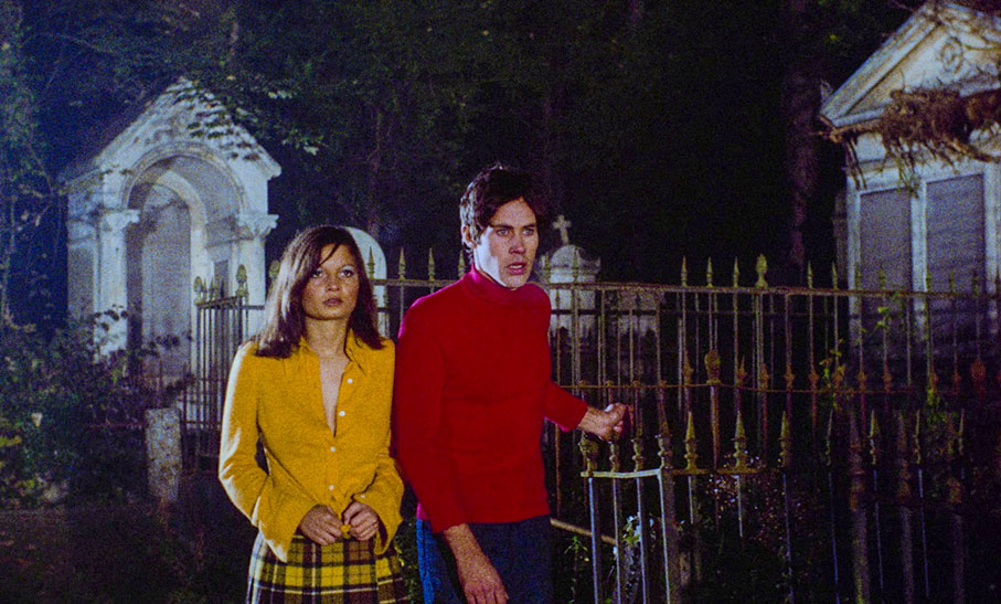 The girl and the boy realise they cannot find their way out of the cemetery