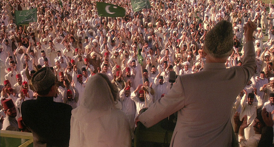 Jinnah addresses a multitude of supporters