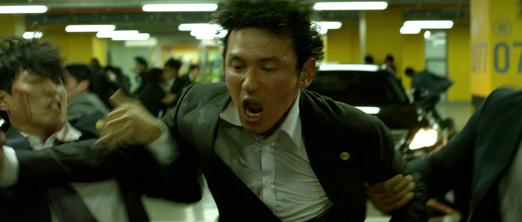 Jung Chung (Hwang Jung-min) battles for his life