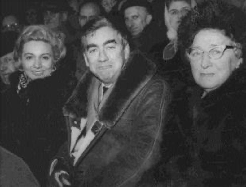 Hancock with his second wife Freddie Ross and his mother at a football match in Boscombe
