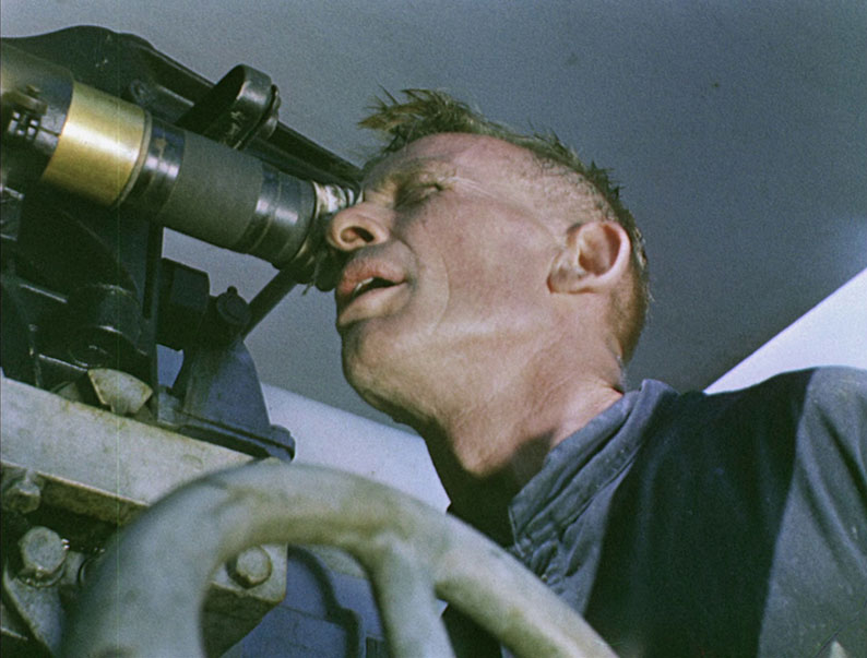 A gunner takes aim in Western Approaches